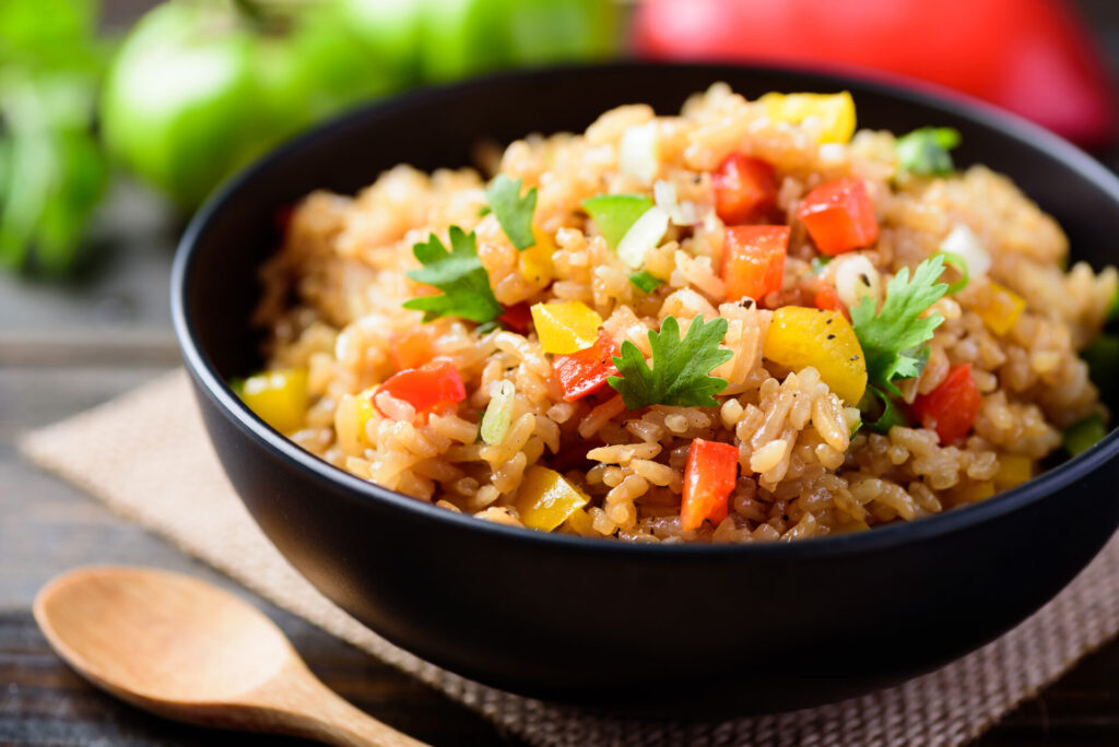 plato de arroz con vegetales